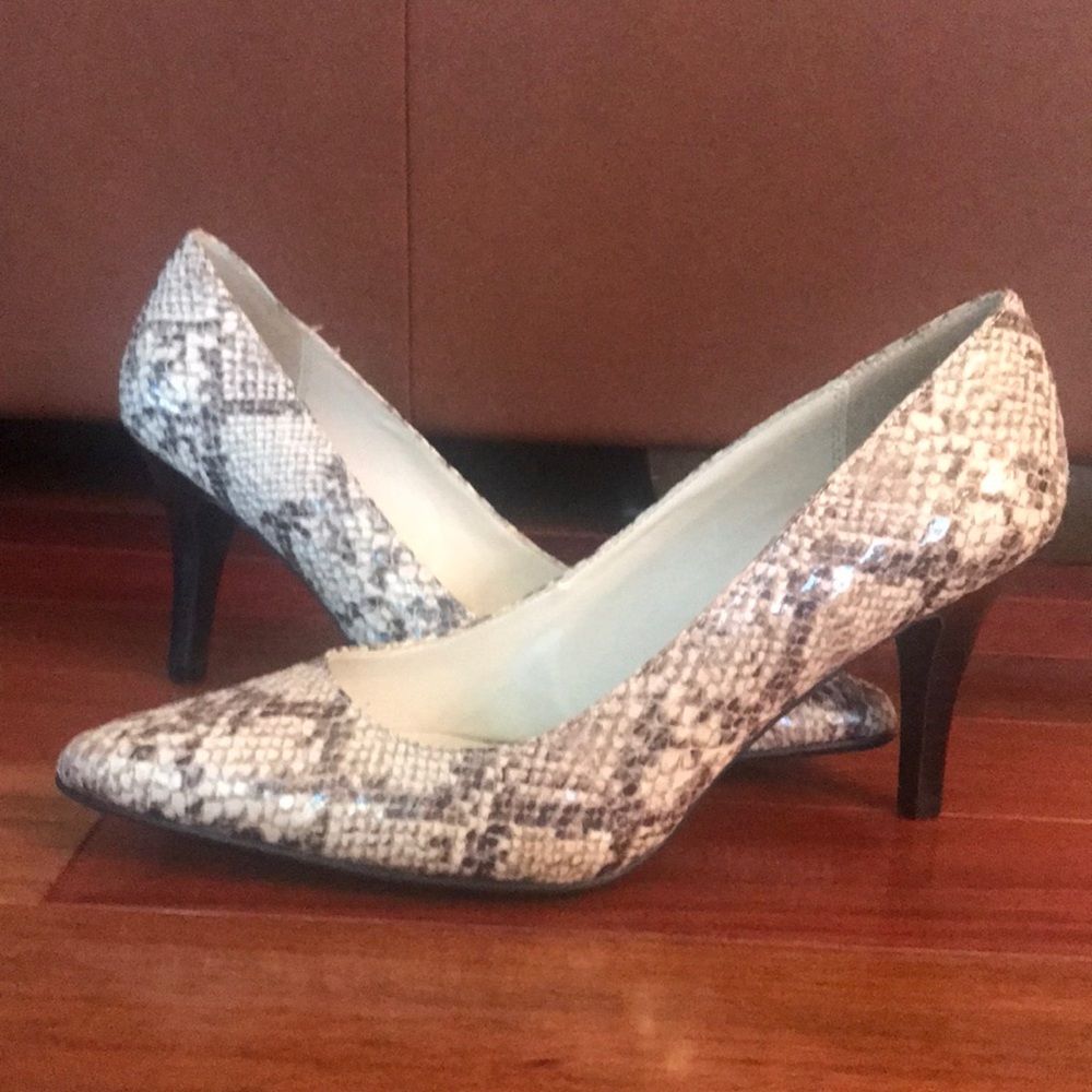 Sexy Snakeskin Pointed Toe Heels Size 8